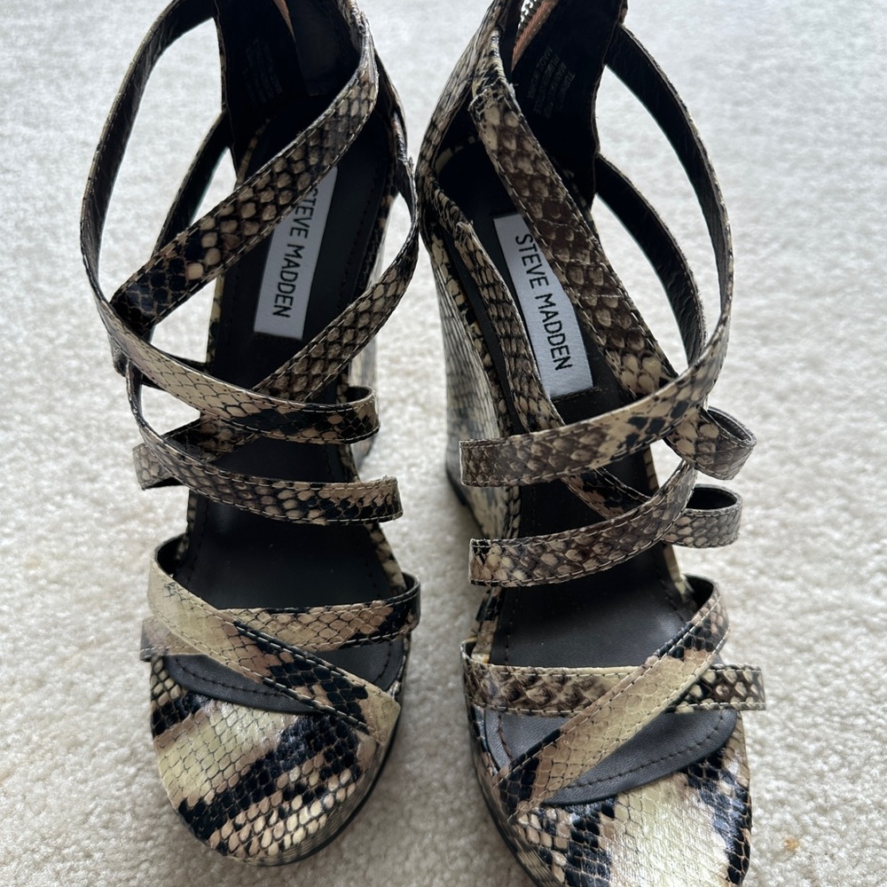 Steve Madden ‘Turnkey’  natural snake sandals in 7.5. Never worn